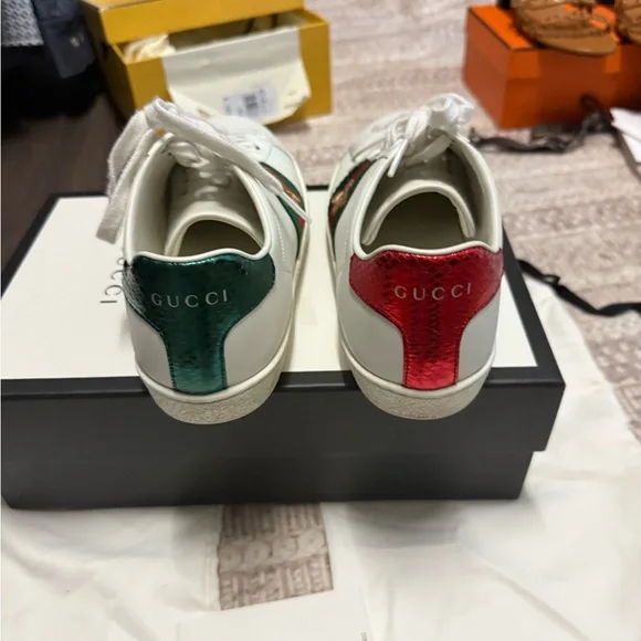 Gucci White Sneakers with Green and Red Stripes - Picture 4 of 6